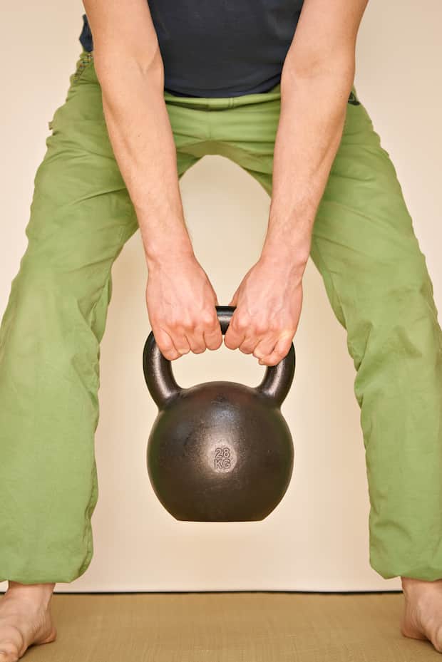 Die Kettlebell ist ein sehr vielseitiges Trainingsgerät – wir lieben Loaded Carries und dynamische Bewegungen